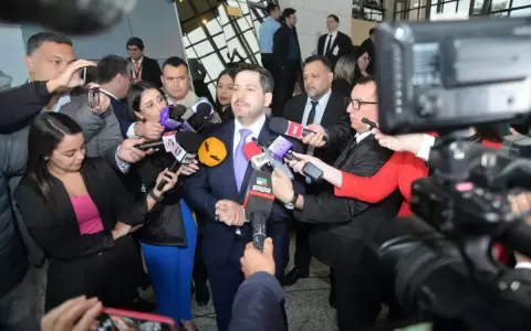 Concurso en Diputados: Latorre defiende cargos de "nepobabies": "Son cargos de confianza", insiste