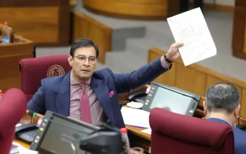 �Beto� Ovelar en contra de proyecto de �Bachi� N��ez de mantener el horario de verano