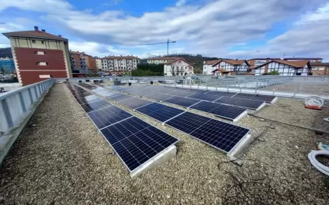 Argentina retira las placas solares instaladas en territorio chileno tras las quejas de Boric