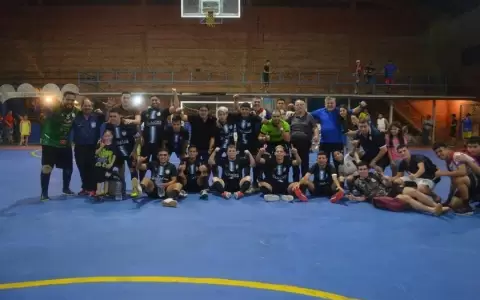 Fomento debuta con una victoria ante el campe�n defensor