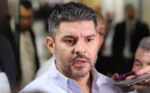 Irregularidades hunden cada vez m�s a "Nenecho"