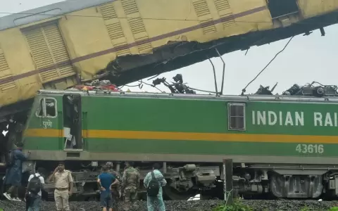15 muertos y m�s de 20 heridos en colisi�n de trenes en India
