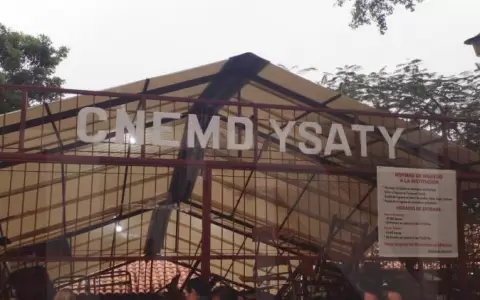 Tras presi�n de padres y alumnos, renunci� la directora del colegio Ysaty