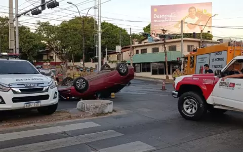 Conductor queda dormido al volante y vuelca en Asunci�n
