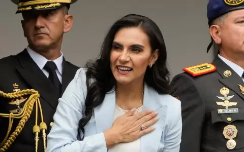 La Fiscal�a de Ecuador pide investigar a la vicepresidenta por un supuesto caso de corrupci�n
