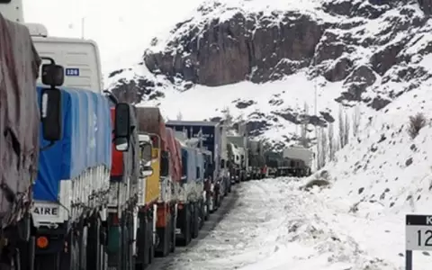 Camioneros paraguayos varados en Argentina claman por asistencia