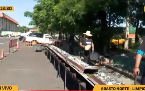 En Limpio cocinan la sopa paraguaya m�s larga: 60 metros