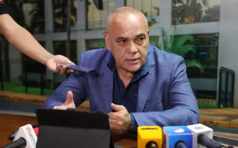 �Bachi� N��ez est� en contra de extender mandato de concejales e intendentes