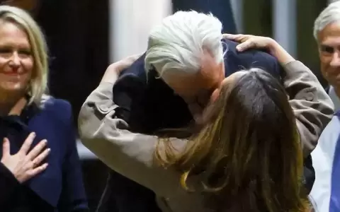 Julian Assange llega a Australia tras formalizar su libertad