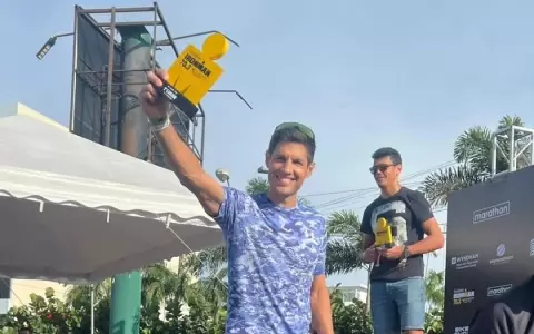 La bandera paraguaya flame� alto en el Ironman 70.3 de Manta