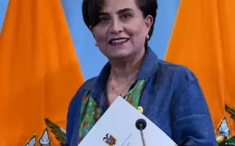 Presidente de Ecuador denuncia trama contra su canciller