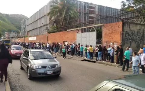 Venezuela: disparos, lentitud, y presencia del ELN entre las denuncias en centros de votaci�n