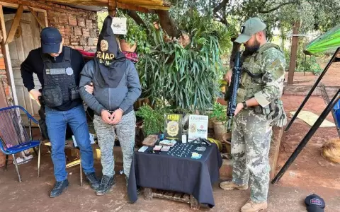 Detienen a proveedor de drogas que intimidaba con arma a vecinos