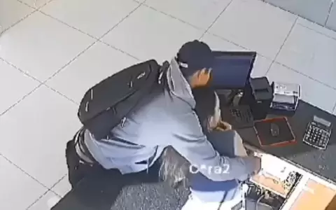 Violento asalto en tienda comercial de PJC