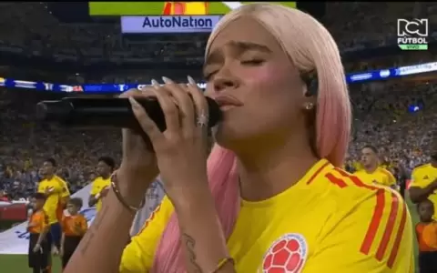 Karol G emocion� a la hinchada colombiana con el Himno Nacional en la final de la Copa Am�rica