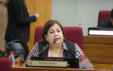 Esperanza Mart�nez fue asistida tras sentirse mal durante la reuni�n de la Mesa Directiva