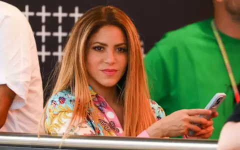 Reviven video de Shakira cuando vio un celular con c�mara por primera vez: ��D�nde se consigue?"