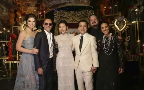 Nadia Ferreira y Marc Anthony, invitados de honor en la boda de �ngela Aguilar y Nodal