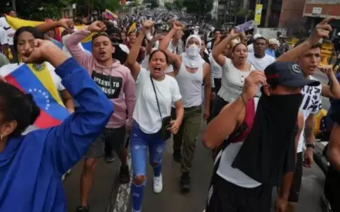 Crece tensi�n en Venezuela: manifestantes reclaman que Maduro "entregue el poder ya"