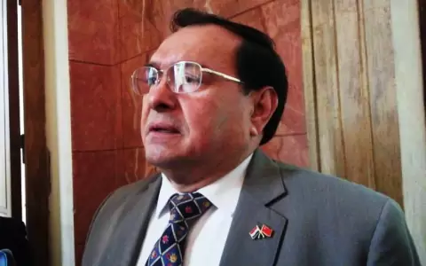 Hombre pide al senador colorado Ram�n Retamozo que lo reconozca como su hijo