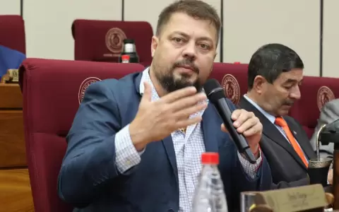 Soroka pidi� disculpas por exponer bast�n de mando de Stroessner: "No quise insultar a nadie"