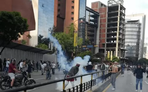 Cuatro muertos, 46 detenidos y decenas de heridos en protestas contra el fraude en Venezuela