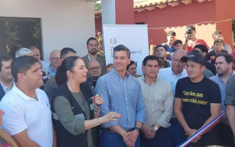Pe�a anuncia construcci�n del �hospital m�s grande de Paraguay� en Itaugu�