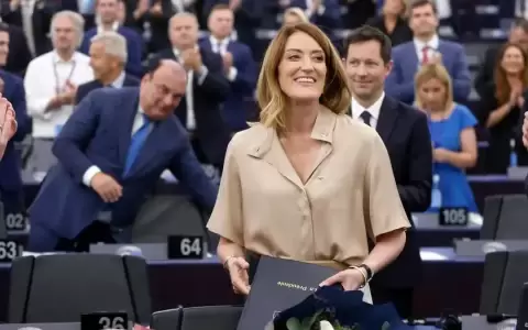 Roberta Metsola, reelegida presidenta del Parlamento Europeo