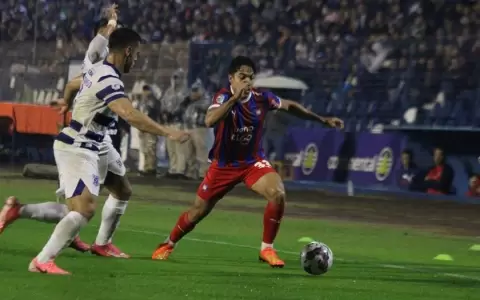 Cerro Porte�o empata en su debut