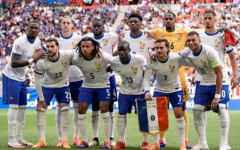 Francia gan� con un gol en contra sobe el final y es cuartofinalista