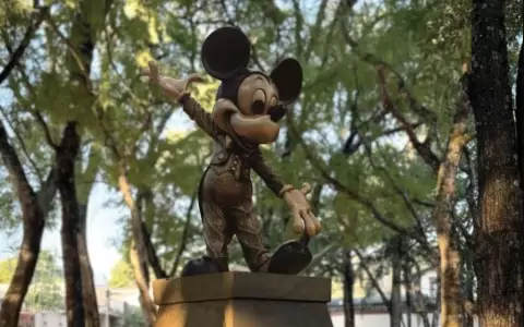Mickey Mouse vs. Sim�n Bolivar: Venezuela pide renombrar una plaza de Asunci�n