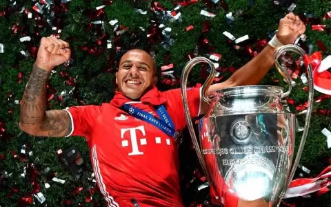Thiago Alc�ntara anunci� su retiro
