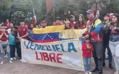 Venezolanos residentes en Paraguay aguardan resultados de las elecciones presidenciales