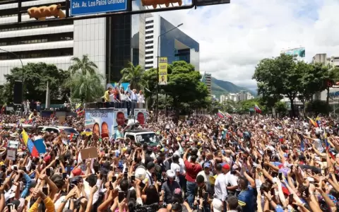 Corina Machado pidi� �no caer en provocaciones, ellos quieren que nos enfrentemos entre venezolanos�