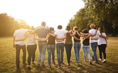 Amistad: un sentimiento que trasciende el tiempo y se convierte en un tesoro inigualable