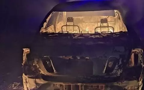 Delincuentes asaltan violentamente a familia y queman veh�culo en el que se trasladaron