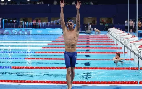 Marchand conquista el oro en 400 estilos y rompe r�cord de Phelps