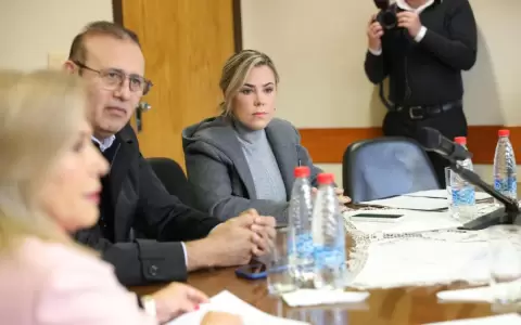 Senadora denuncia amenazas de �homosexualizar� a sus hijos