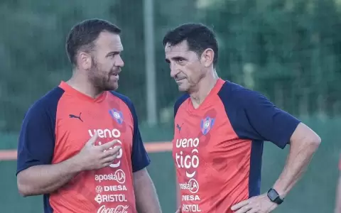 Manolo Jim�nez se enoj� con un sector de la hinchada cerrista