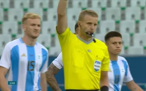 Argentina pierde con un offside que se cobr� casi 2 horas despu�s
