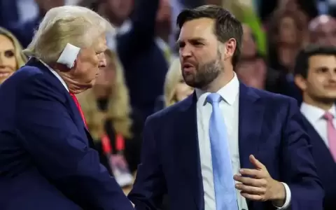 Trump reaparece con oreja vendada en Convenci�n Republicana