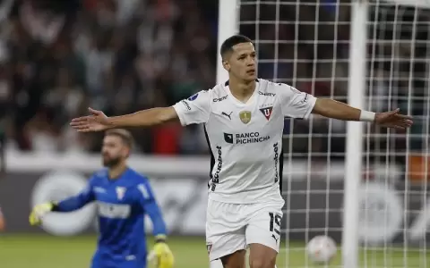 El prestigioso top-10 de goleadores que integra Alex Arce