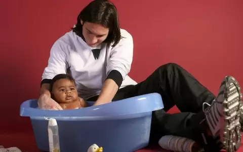 Padre de Lamine Yamal bromea sobre foto de su hijo con Messi