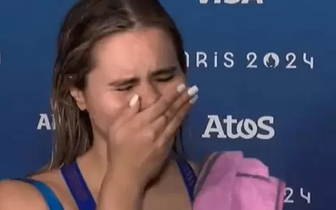 Las l�grimas de Luana Alonso al anunciar su retiro de la nataci�n