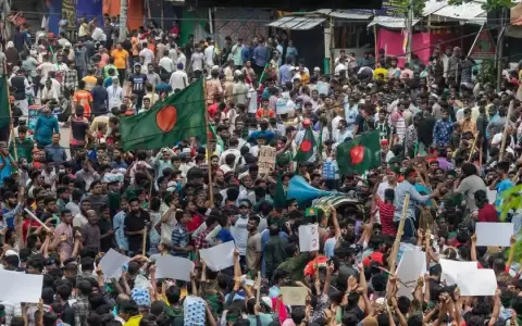 Casi 100 muertos en violentos enfrentamientos en Banglad�s