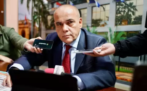 Bachi N��ez prometi� gestionar un veh�culo blindado para Celeste Amarilla