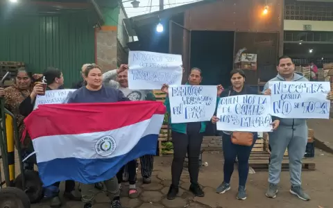 Permisionarios del mercado de Abasto se manifiestan y se niegan a ser reubicados