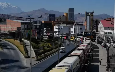 Cortes de v�as en Bolivia por escasez de di�sel y d�lares
