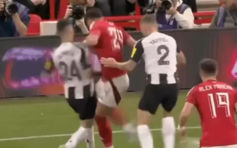 La jugada entre Ram�n Sosa y Miguel Almir�n en la Carabao Cup