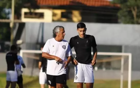 Ram�n Sosa agradece a Pipo Gorosito tras desembarco en la Premier